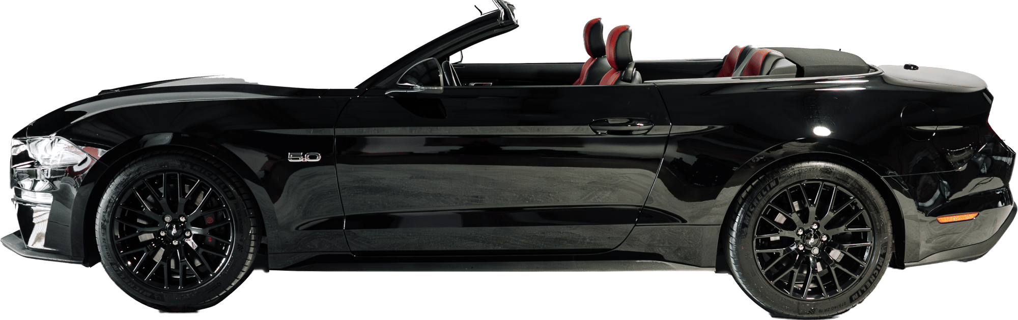 Ford Mustang GT Cabrio in Schwarz, offen, Seitenansicht